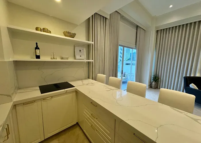 The Suite- Luxurious Skyline