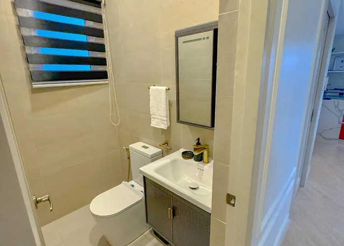 The Suite- Luxurious Skyline Aparthotel