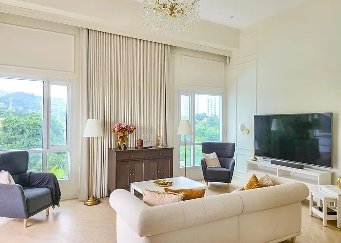 The Suite- Luxurious Skyline Aparthotel