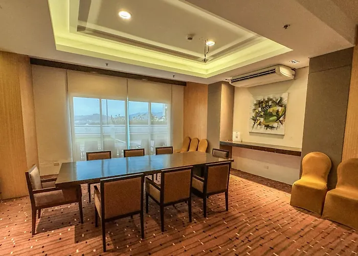 The Suite- Luxurious Skyline